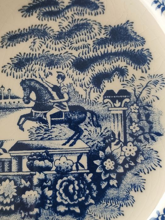 Conjunto de pratos cavalinho.