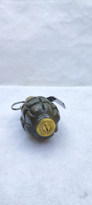 Бензинова зажигалка Ф1 лімонка