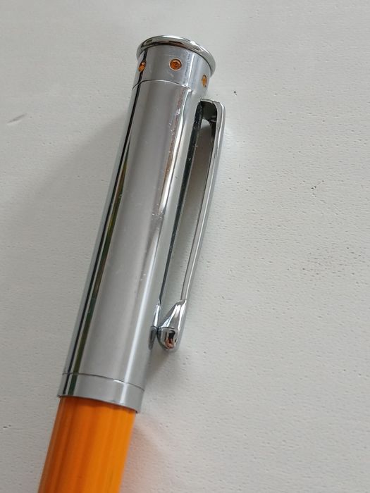 Caneta tinta permanente da Hachette Tompla