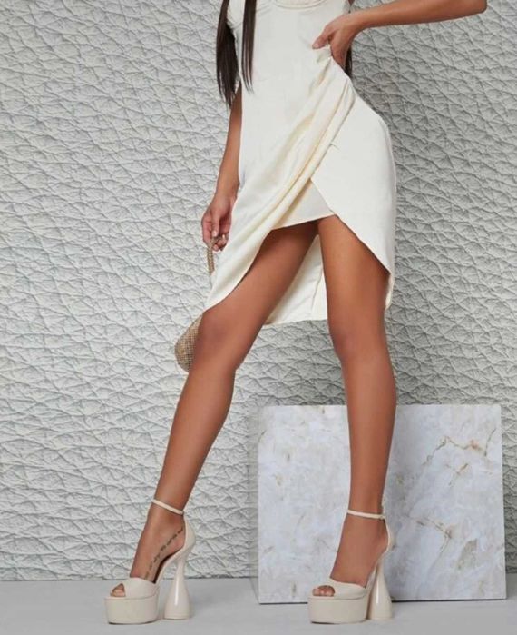 Sandálias super plataforma NOVAS