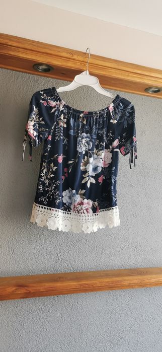 Bluzka letnia w kwiaty koronka M