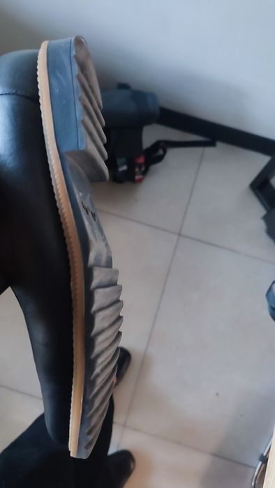 Шкіряні туфлі Clarks на невеликих підборах
