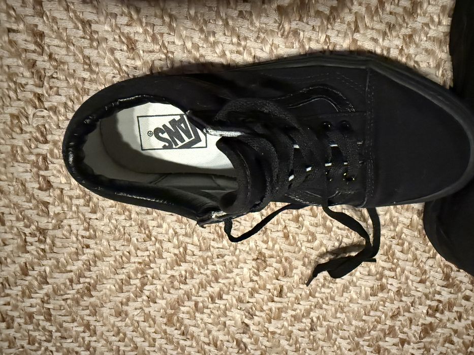Tens Vans pretos