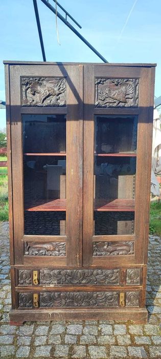 Sprzedam starą drewnianą szafe z motywami myśliwskimi