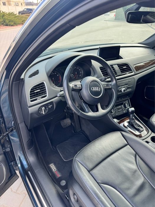 Audi q3  S  line