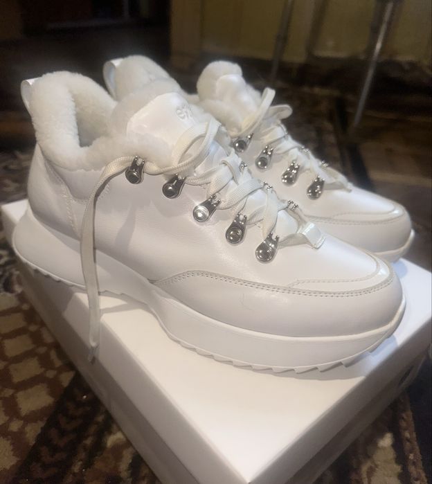 Кроссовки, кеды, ботинки Estro