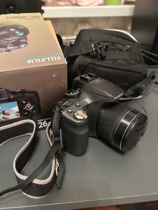 Фотоапарат FinePix SL260 від Fujifilm.
