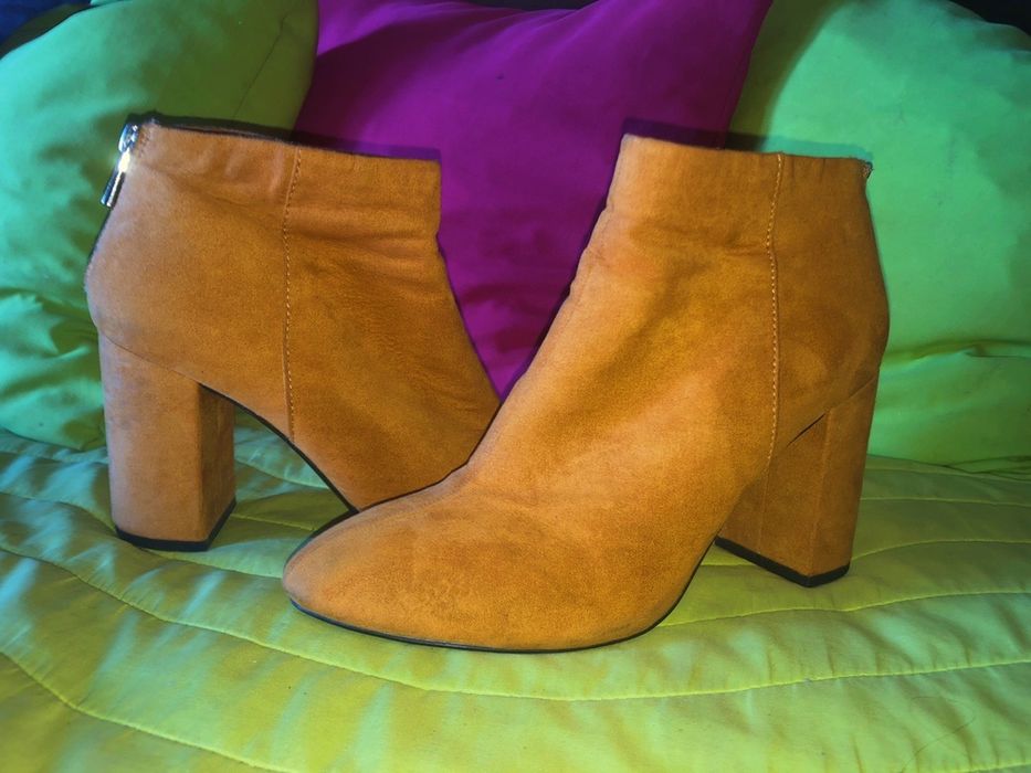 Botins amarelos tam. 39 como novos (usados 1x)