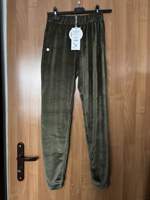 Spodnie dresowe damskie s/m Latynka welurowe khaki