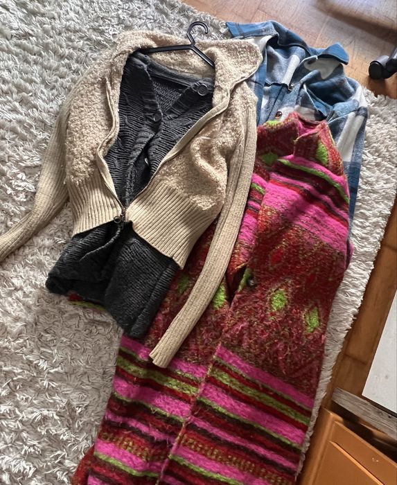 4 casacos, 2 sao compridos