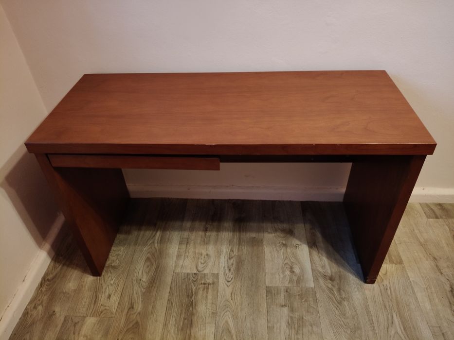 Biurko w kolorze orzech