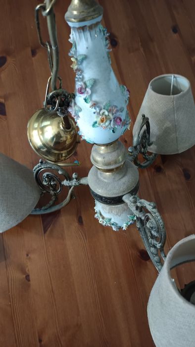 Candeeiro de teto e dois de mesinha de cabeceira