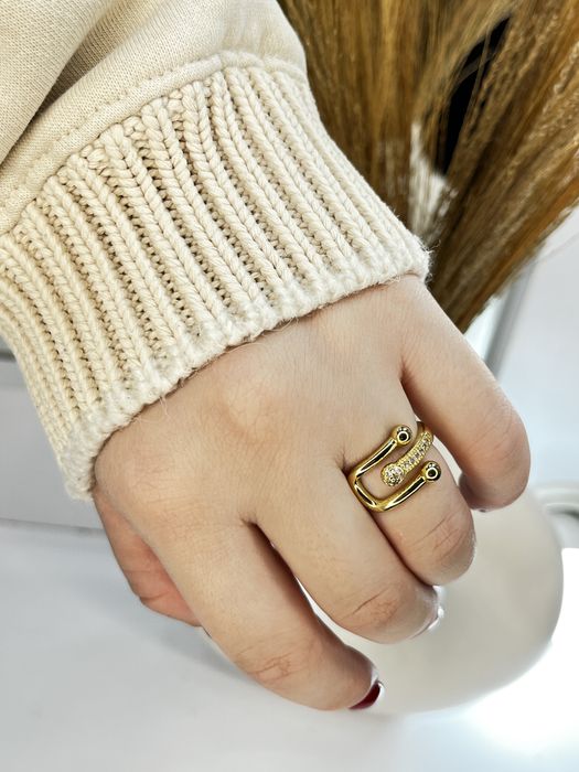 Стильна жіноча каблучка