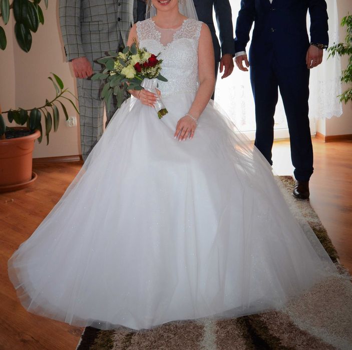 Suknia ślubna biała z gorsetem i welonem