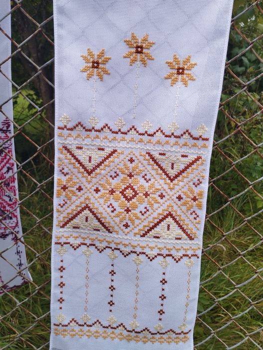 Вишитий рушник хрестиком