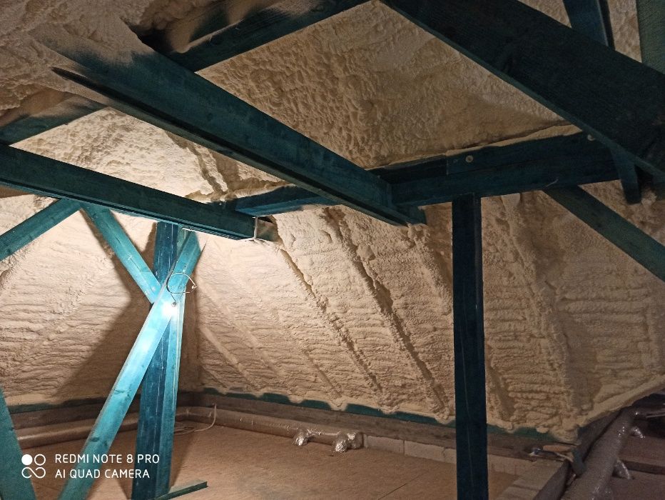 Ocieplenie pianą PUR,  Ocieplanie piana PUR ,  izolacja poddasza