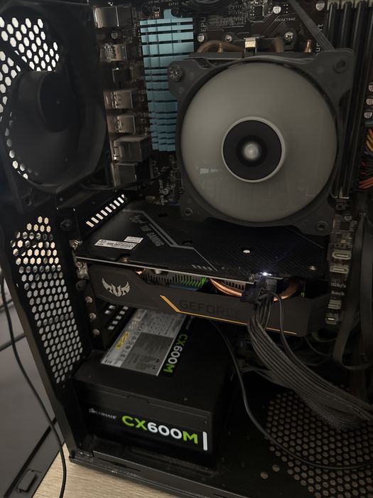 PC Desktop c/ Monitor e Colunas