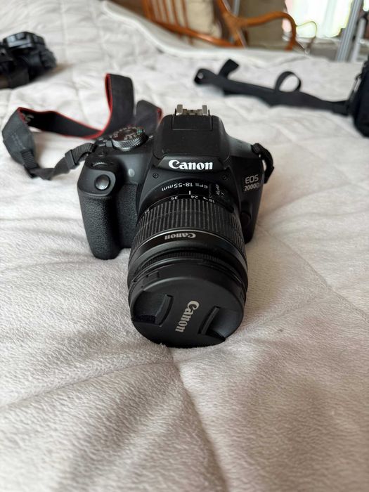 Canon EOS 2000D + 2 obiektywy + torba + stojak + 2 baterie + 2 ładowarki + karta SD