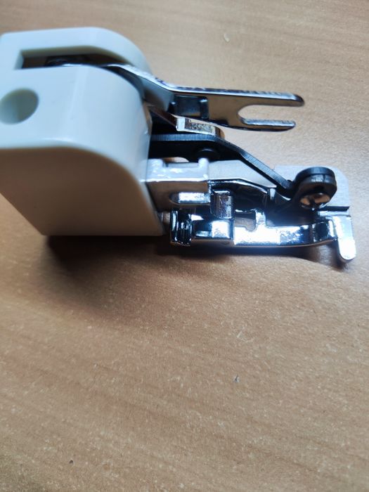 Продам оверлочну лапку з боковим ножем для обрізки краю CY-10