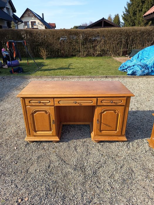 Biurko drewniane– biurko klasyczny styl