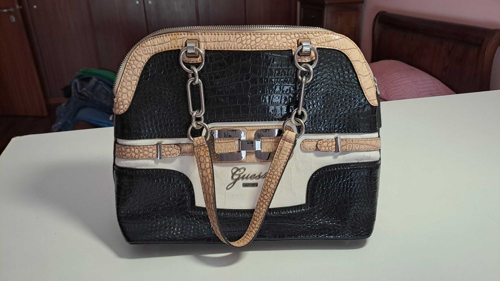 Mala da marca Guess