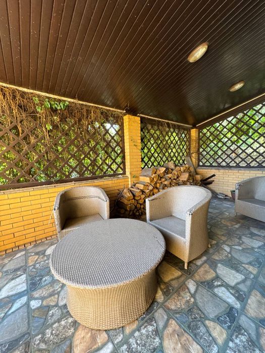 Будинок в сучасному стилі. Дніпршосе. Район новобудов в лісовій смузі