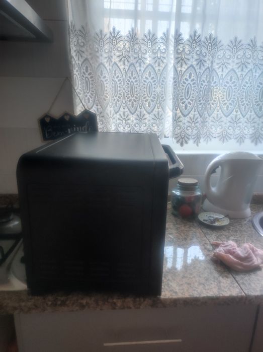 forno elétrico cor preta