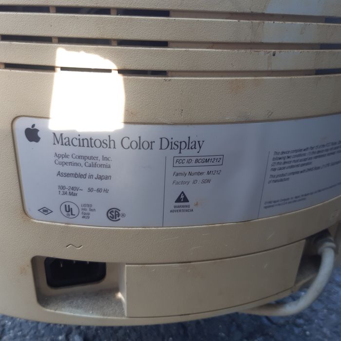 Komputer z monitorem Apple Macintosh LC