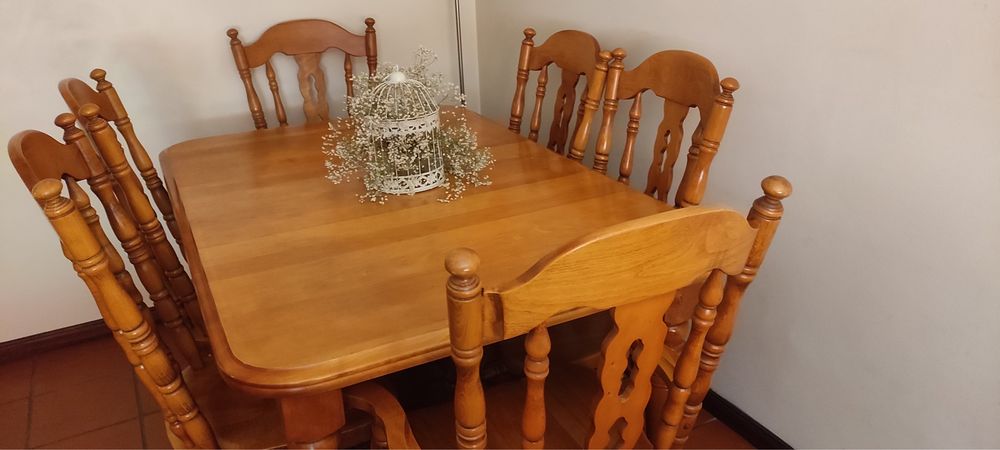 Mesa de madeira maciça