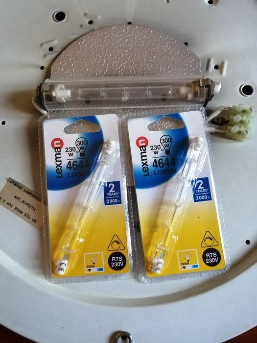 Candeeiro de tecto em vidro e metal de halogenio