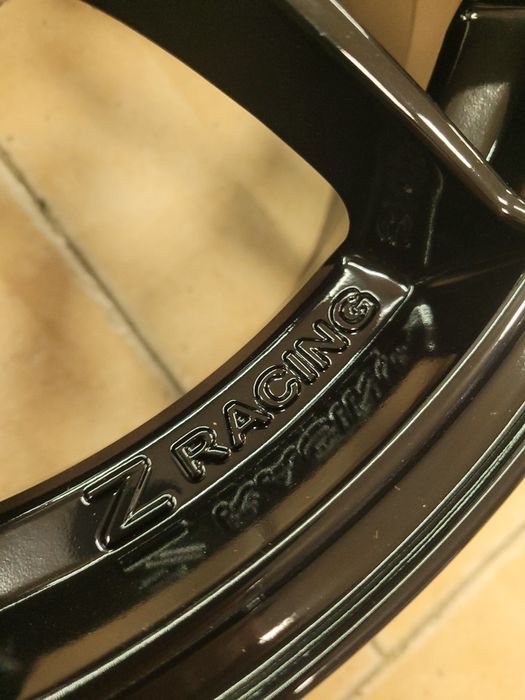 Jantes Novas Zracing Gloss Black