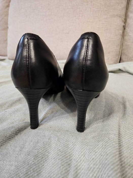 Czarne czółenka skórzane Clarks nowe rozmiar 37