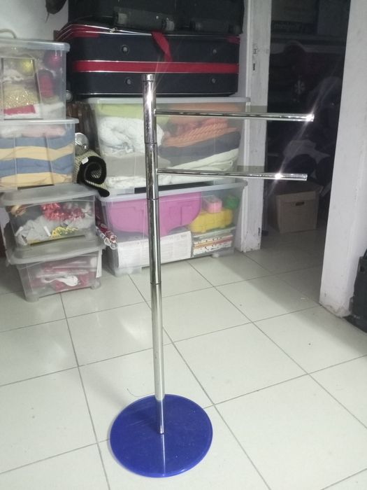 Toalheiro  com base de vidro