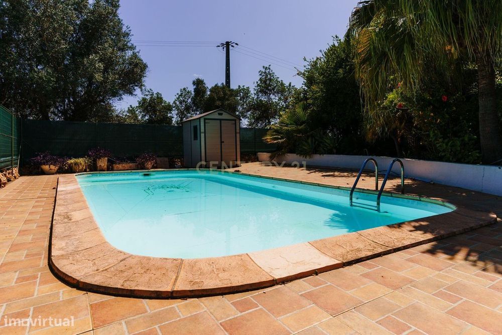 Quinta com 8660 m2 com Moradia, piscina e dois terraços panorâmicos em