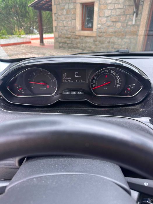 Peugeot 208 1.4 HDi Diesel 2013 | 1 Proprietário | Revisões na Marca
