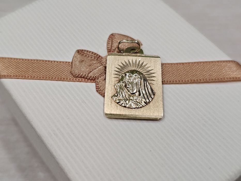 Złoty piękny prostokątny WISIOREK MATKA BOSKA PR 585