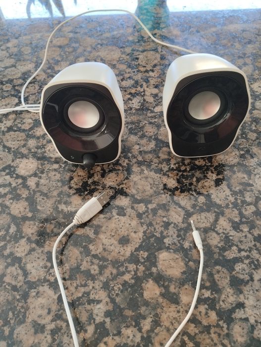 Colunas Logitech como novas