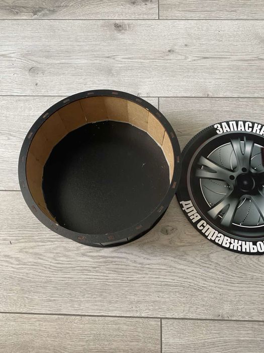 Запаска для справжнього чоловіка, коробка