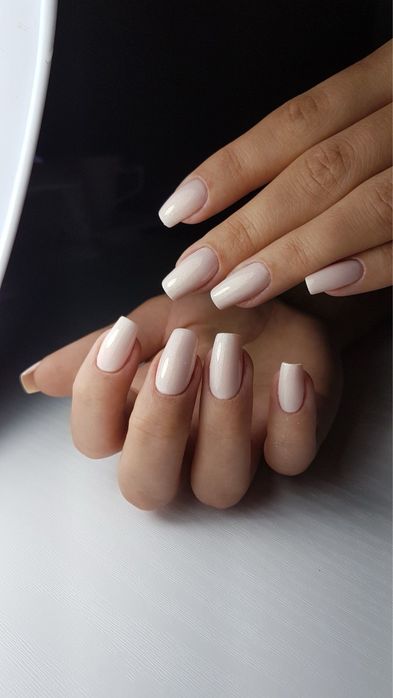Unhas em gel e alongamento