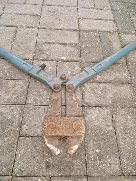 Tesoura cortar ferro