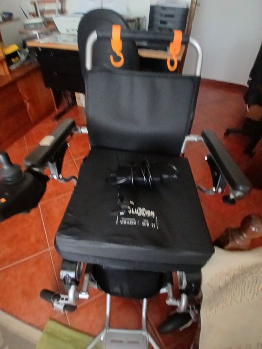 Cadeira de rodas elétrica