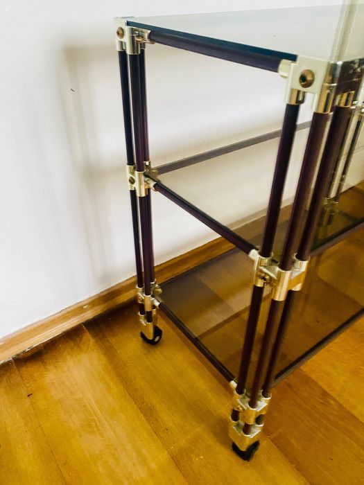 Mesa de apoio em vidro e rodas
