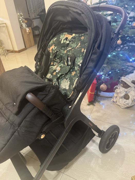 Spacerówka w dobrym stanie, czarna, śpiworek, regulowane oparcie