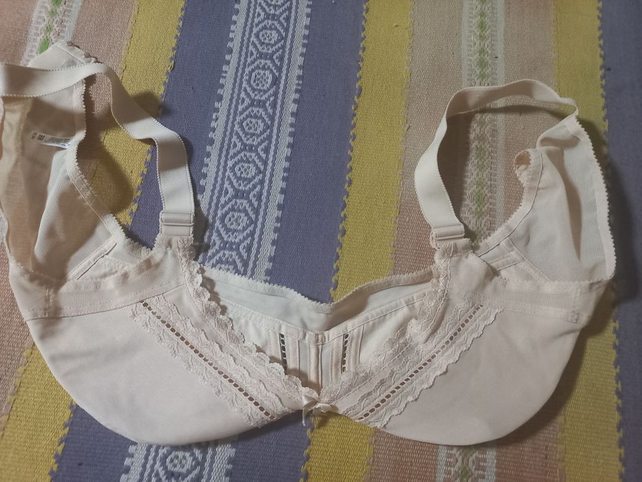 Жіночій бюстгалтер 90Е