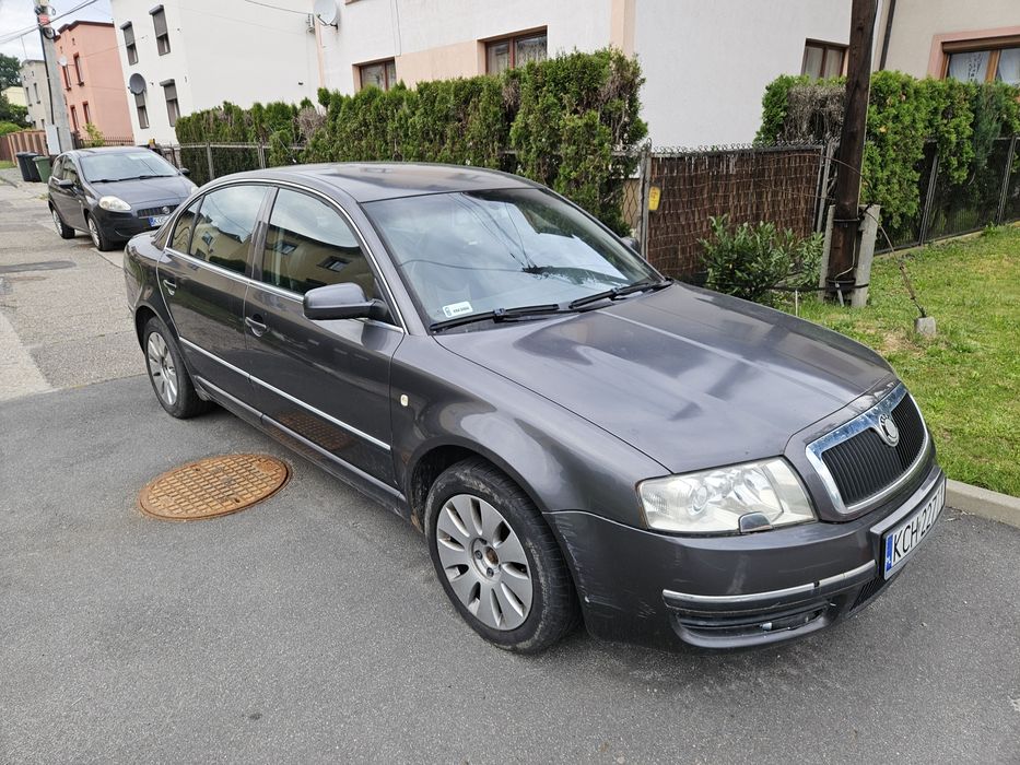 Maska drzwi lampy klapa  skoda superb