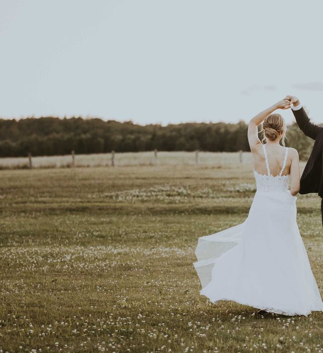 Suknia ślubna w kształcie litery A, długi welon 2,5m