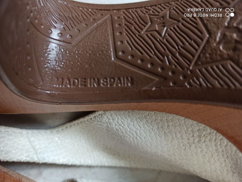 Buty na obcasie hiszpańskiej firmy Pedro Mirales rozmiar 38