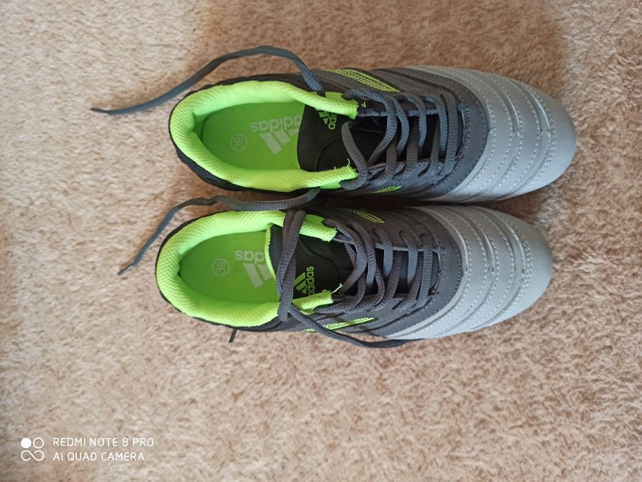 Кросівки жіночі.