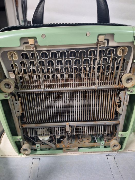 Máquina de escrever Messa 6000