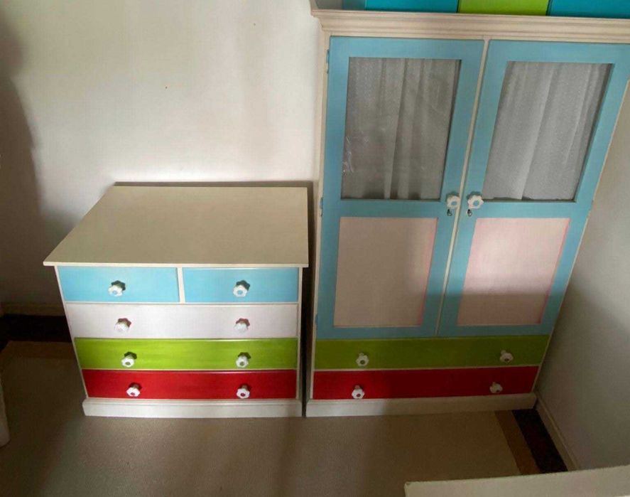 Móveis para Quarto Infantil: Conjunto Colorido em Pinho Maciço